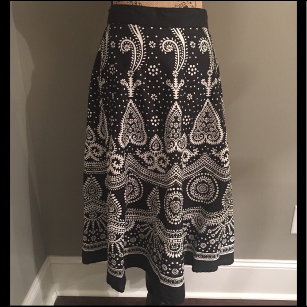 DEAL! Long skirt black/white💕